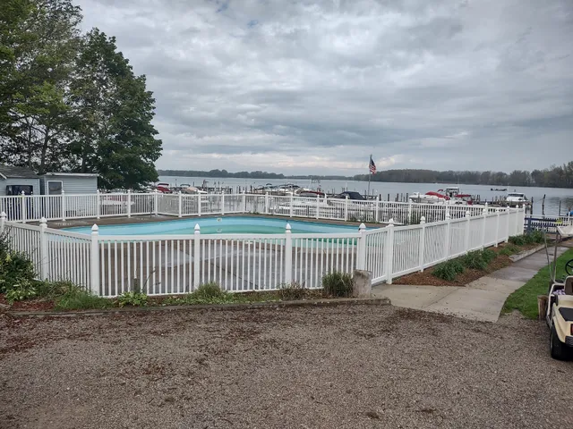 Skipper's Marina & Resort