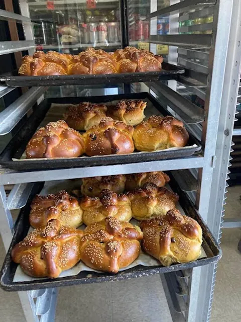 Los Pinitos Nuevos Bakery