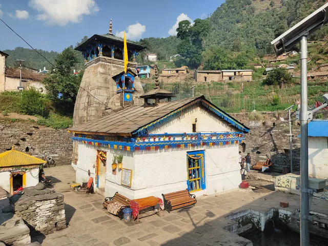 Shri Narayan Tourist Lodge & Chandika Hotel