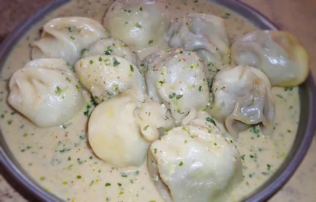 Top Sandar Momo House