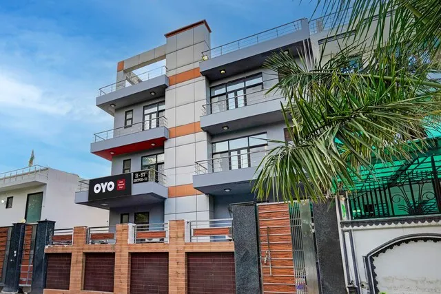 Super OYO Diamond Stays Near ISKCON Temple Noida