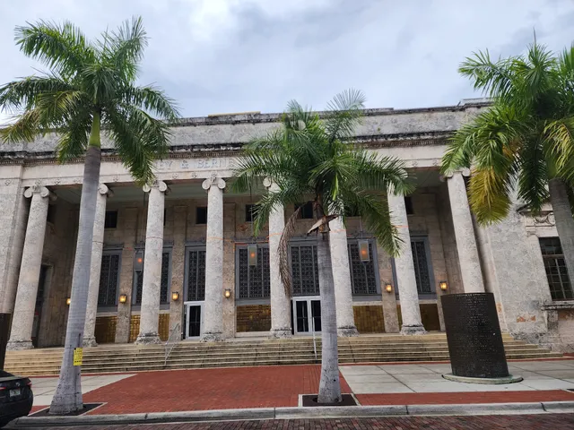 Sidney & Berne Davis Art Center