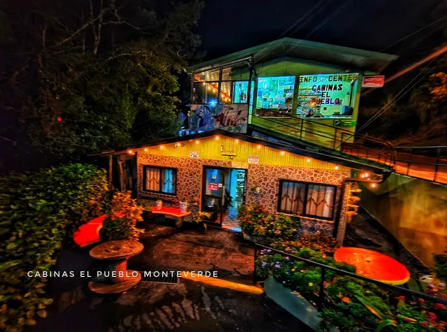 Cabinas El Pueblo B & B