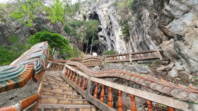 Wat Tham Khao Chakan