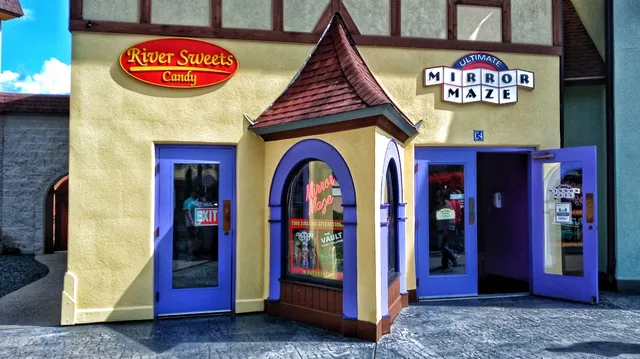 Ultimate Mirror Maze