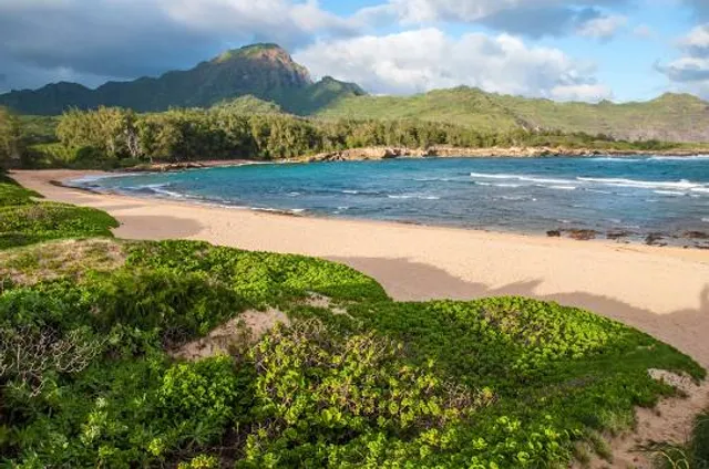 Haʻula Beach