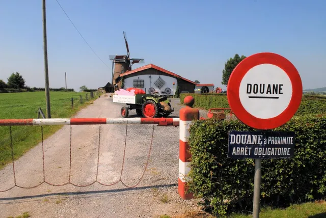 Le Steenmeulen, moulin en brique à Terdeghem
