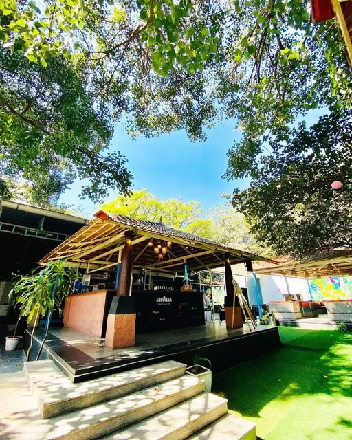 PEBBLE The Jungle Lounge