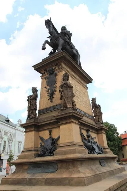 Monument to King George of