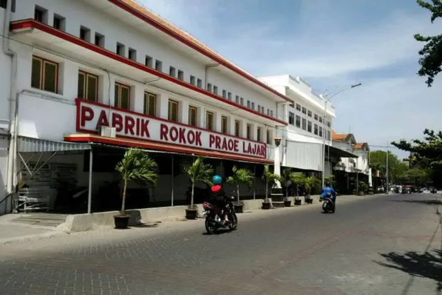 Pabrik Rokok Praoe Lajar