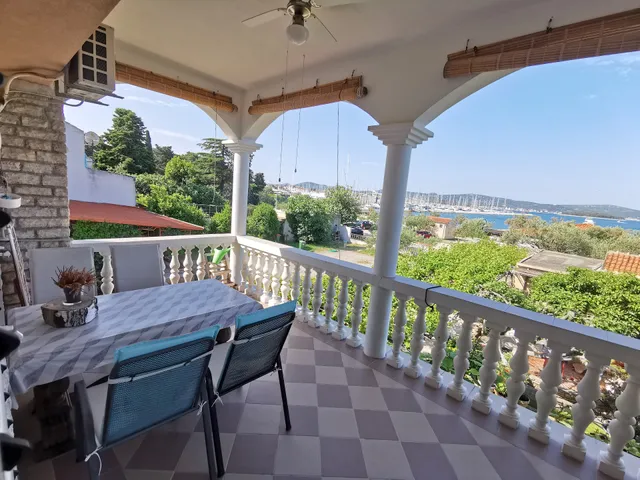 Beach apartments Roza Biograd