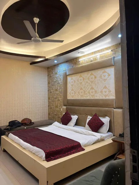 Hotel Seven Seas 279/56 pandariba road Lucknow