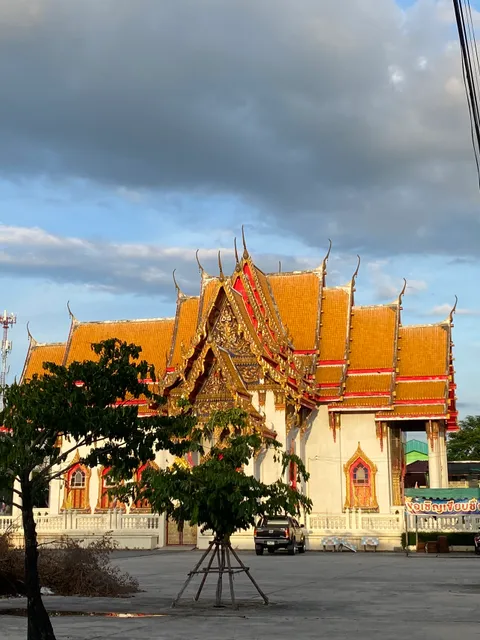Wat Bueng Bowon Sathit (Wat Bueng Lang)