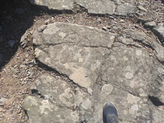 Petroglifos "Tesito de los Cuchillos"