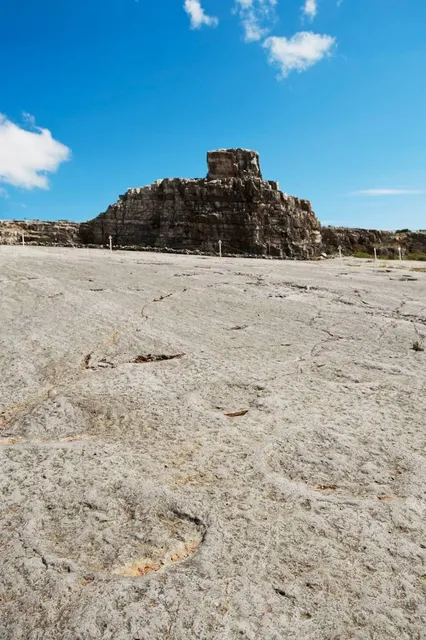 Monumento Natural de las Huellas de Dinosaurios - Ourém / Torres Novas