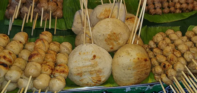 ร้านนิสา ลูกชิ้นยักษ์