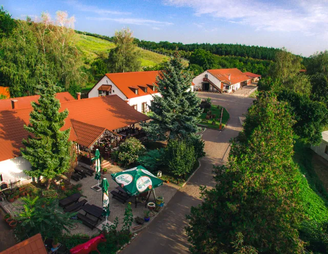 Mátyus Udvarház Kengyel Fogadó, Étterem és Lovastanya Eger