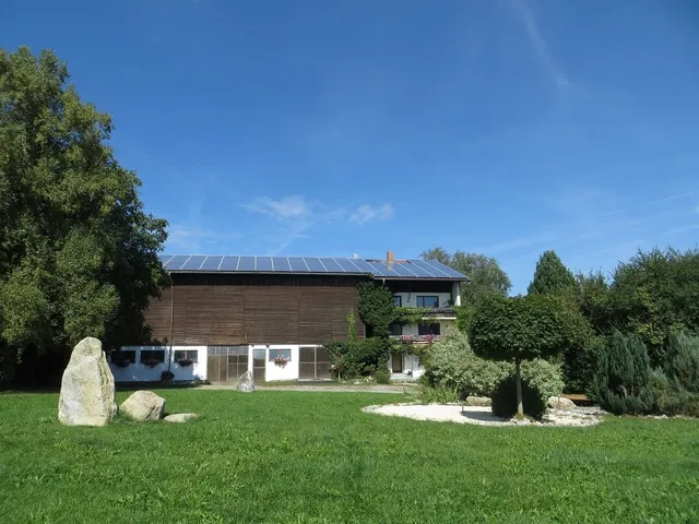 Ferienwohnung & Wohnmobilstellplatz Bronner