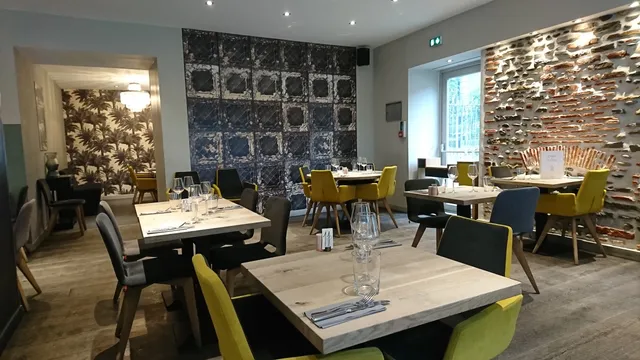 Le Poulet à 3 Pattes