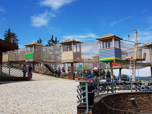 AREÁL Plešivec - lanové centrum, adrenalinové atrakce