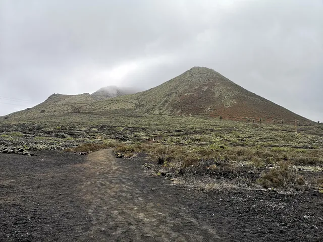 Path to vulcano La Corona