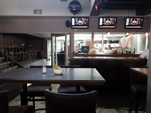 La Société - Microbrasserie / Resto-Pub