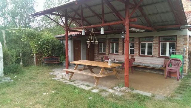 Dom wśród lasów. Piechowiak J.