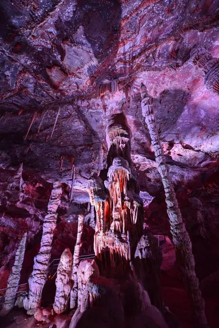 Monument State Natural Cave Rei do Mato