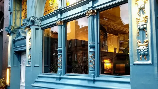 Nobles Cafe Bar & Restaurant