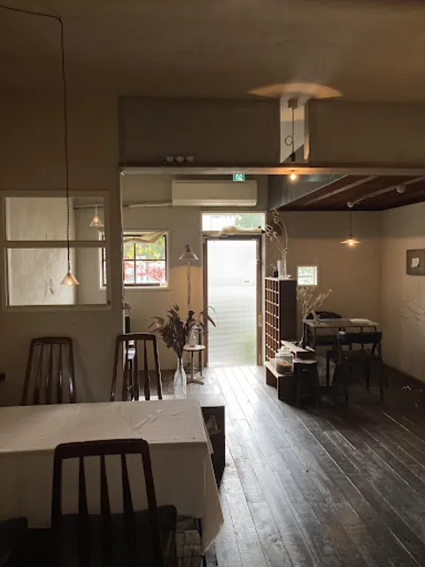 カフェカシータのよこ