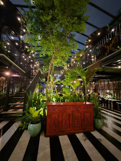 Sunrise Bar and Lounge