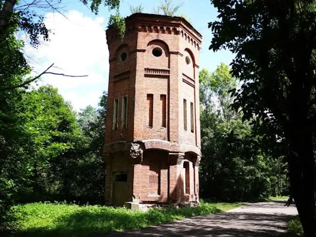 Wieża pałacu Von Kramsta w Chwalimierzu