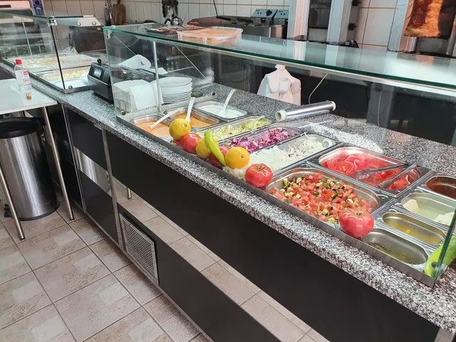 Çınar Imbiss - Gastronomie