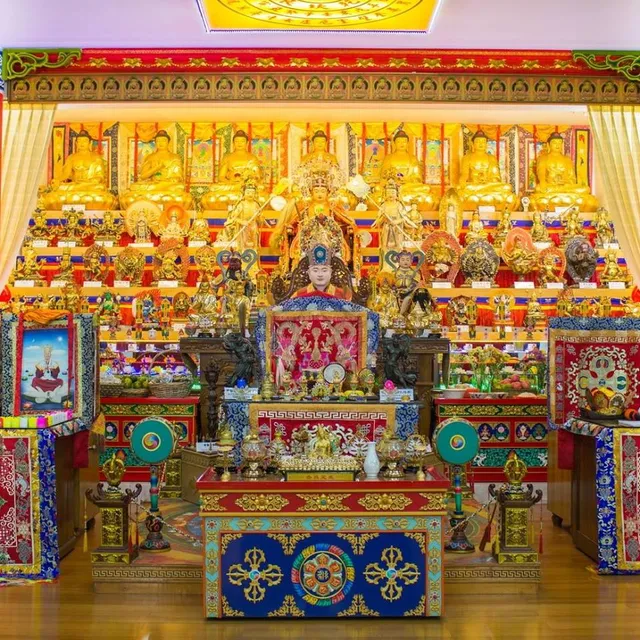 Vihara Vajra Bhumi Sriwijaya 聖輪雷藏寺