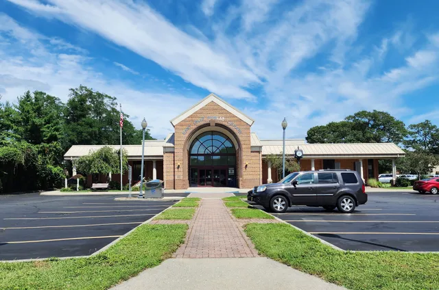 East Islip Public Library