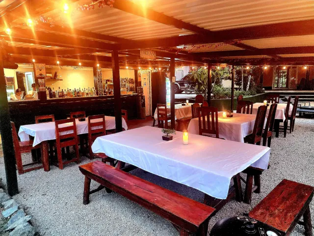 LA POZA Riverside Restaurant Pool & Bar