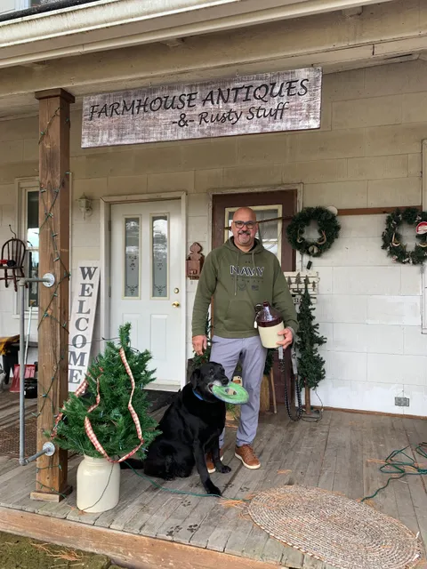 Farmhouse Antiques and Rusty Stuff