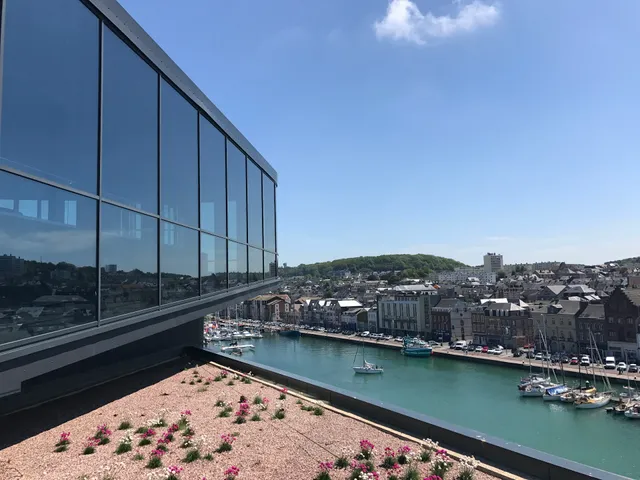 Les Champs De La Mer