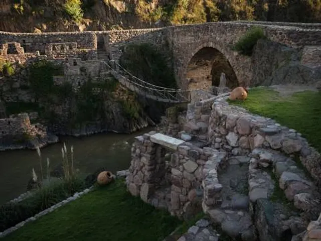 Puente Colonial de Checacupe