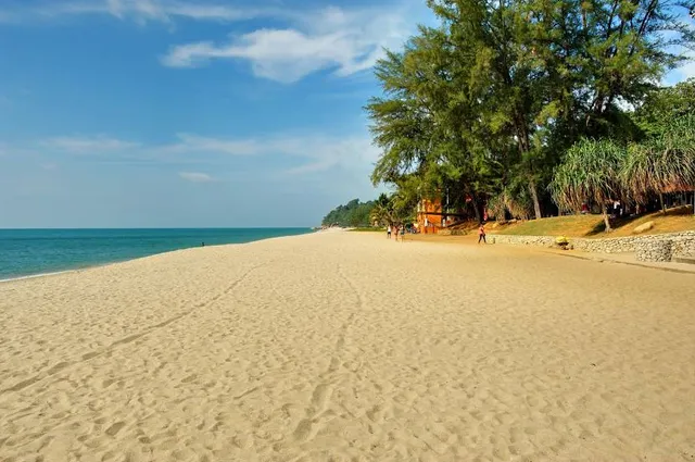 Teluk Cempedak Beach