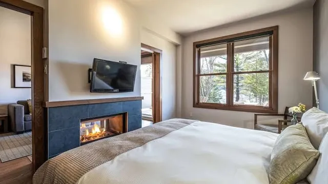 Suites-Sur-Lac by RVMT