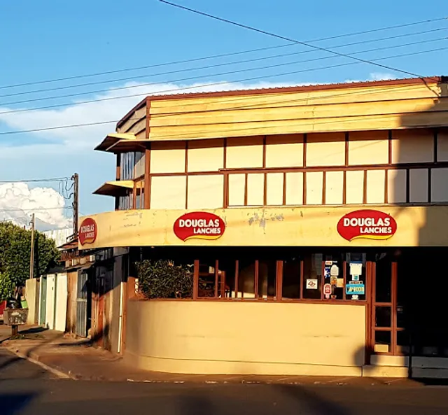 Douglas Lanches e Batatas Recheadas