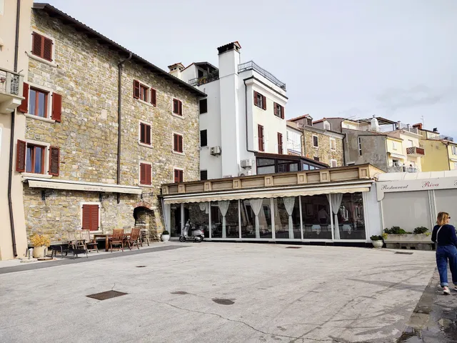 Apartments & Rooms Riva