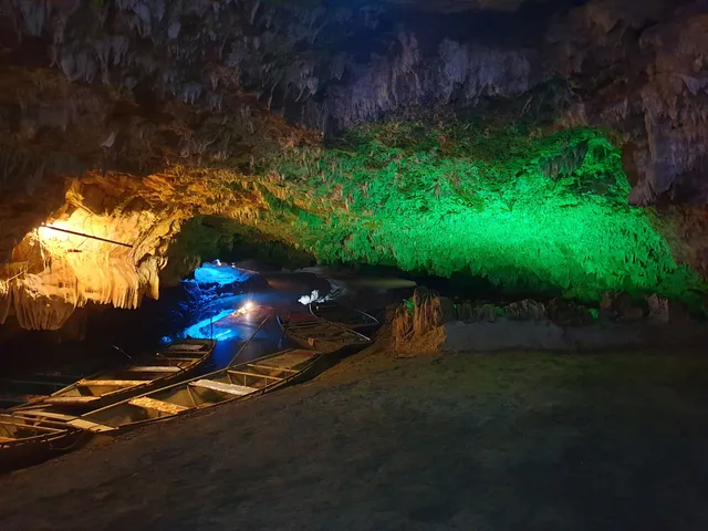 Khu du lịch sinh thái động thiên hà