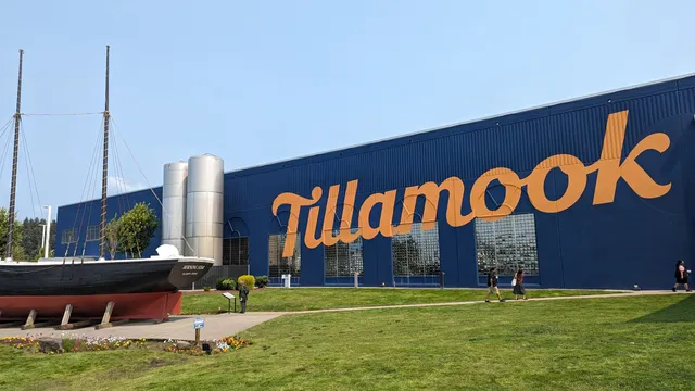 Tillamook food court