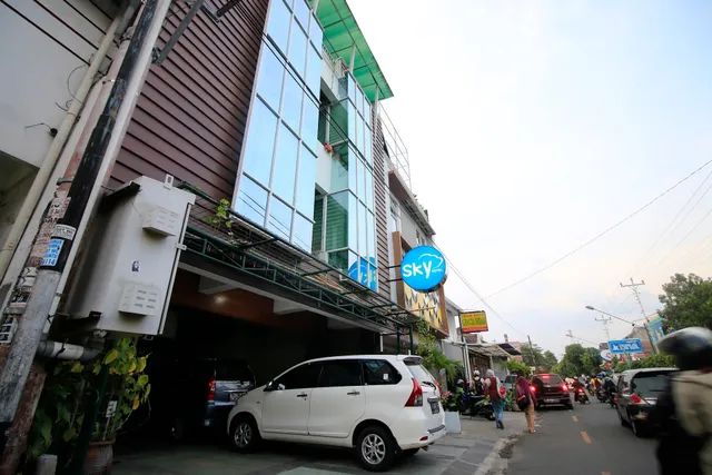 Sky Hotel Hayam Wuruk