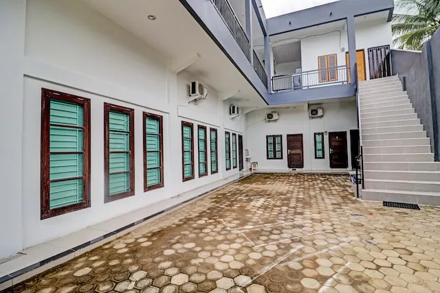 OYO 92057 Reny Kost Syariah