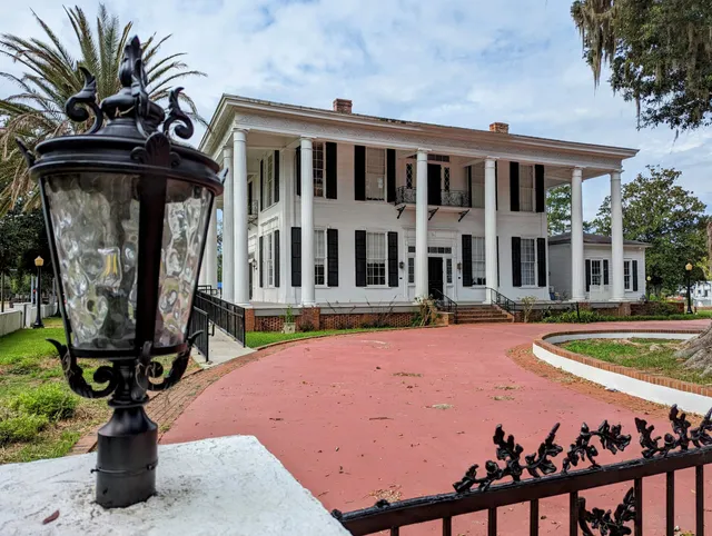 Wardlaw-Smith-Goza Mansion