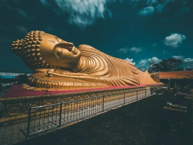 Wat Phra Non Laem Pho