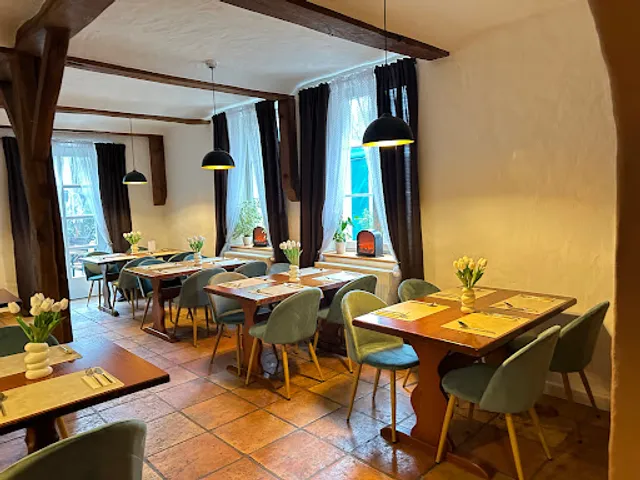 Halbinsel Restaurant مطعم وفندق شبه الجزيرة (مطعم يمني وشامي)